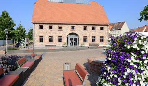 Die Stadtbibliothek Hockenheim und das Tabakmuseum in der Zehntscheune untergebracht