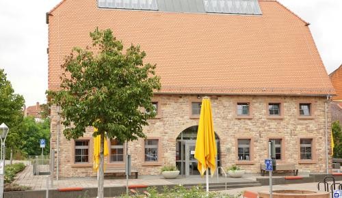 Die Stadtbibliothek Hockenheim in der Zehntscheune