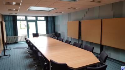 Auch im Kleinen Sitzungssaal finden Besprechungen statt